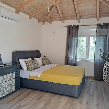 Assini Spitaki Nyaraló